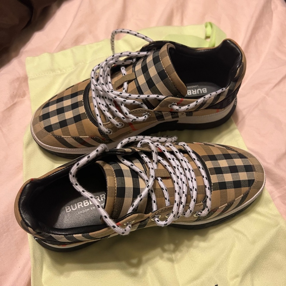 Authentic kids Burberry sneakers